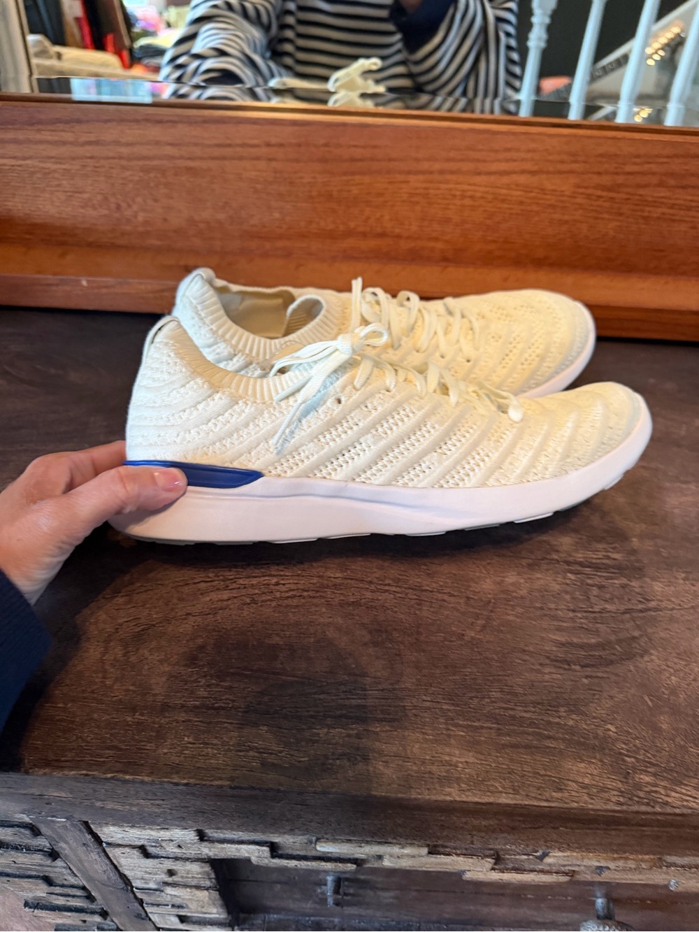 APL TechLoom Sneakers White Blue Trim Women’s Size 8 - Picture 2 of 9